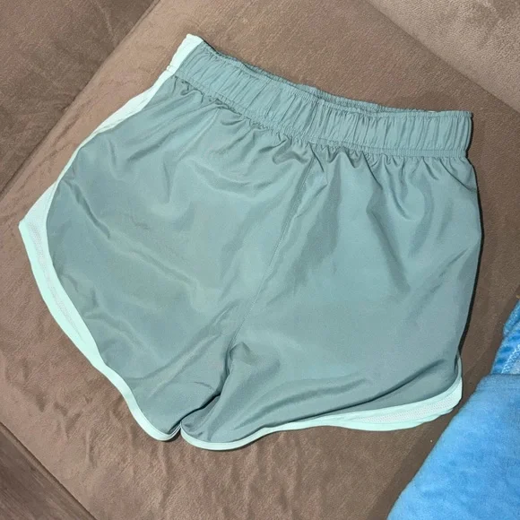 Women's Nike Tempo Dri-FIT Mid-Rise 3-in. Running Shorts XS - Picture 6 of 10